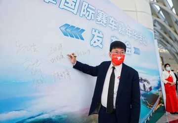 由总商会名誉会长叶明钦公司承办的China GT中国超级跑车锦标赛将登陆平潭国际赛车嘉年华，助力平潭经济发展