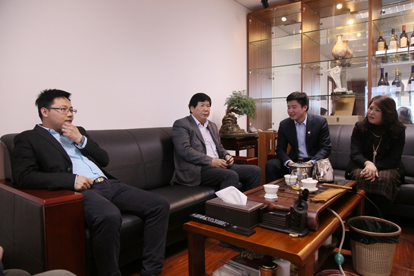 常务副会长蒋清林，副会长吴元旺、李小燕共同来到总商会值班 